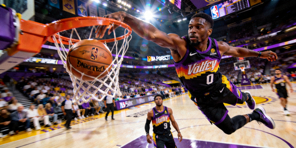 NBA篮球季后赛精彩瞬间 - 球员扣篮动作